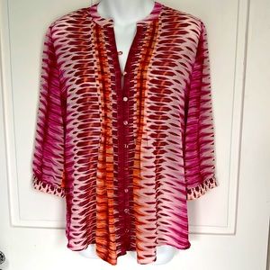 Chico’s IKAT Tunic Top  3/4 Sleeve Pin Tuck Pleats. Size 0 = sz small 4